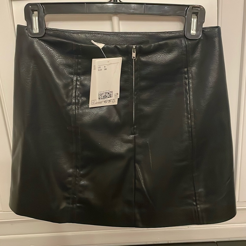 NWT H&M Vegan leather mini skirt
